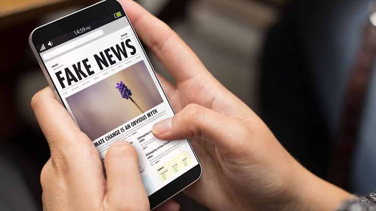 Condenan a tuitero por fake news en España