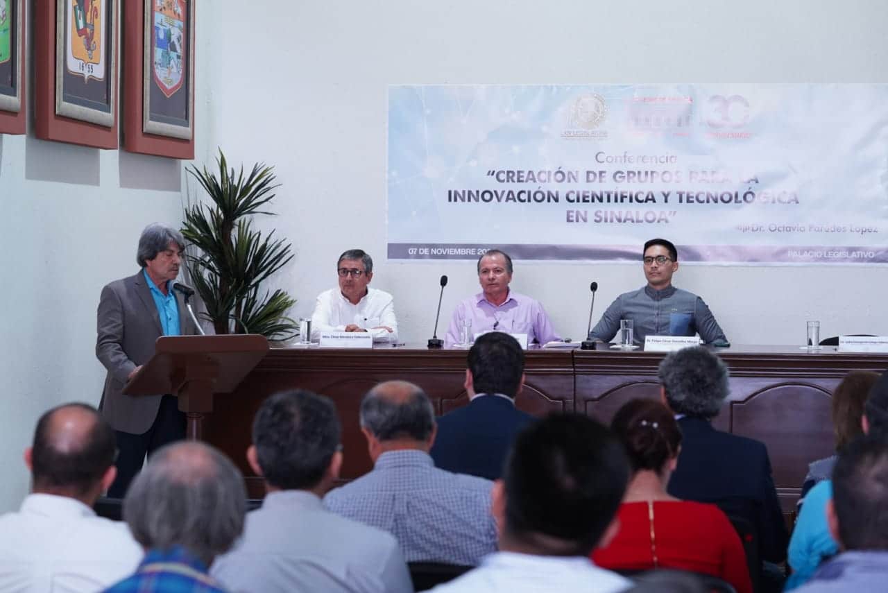 Conferencia en el Congreso de Sinaloa