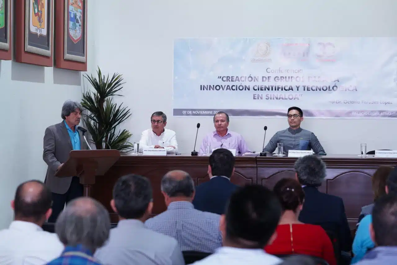 Conferencia en el Congreso de Sinaloa