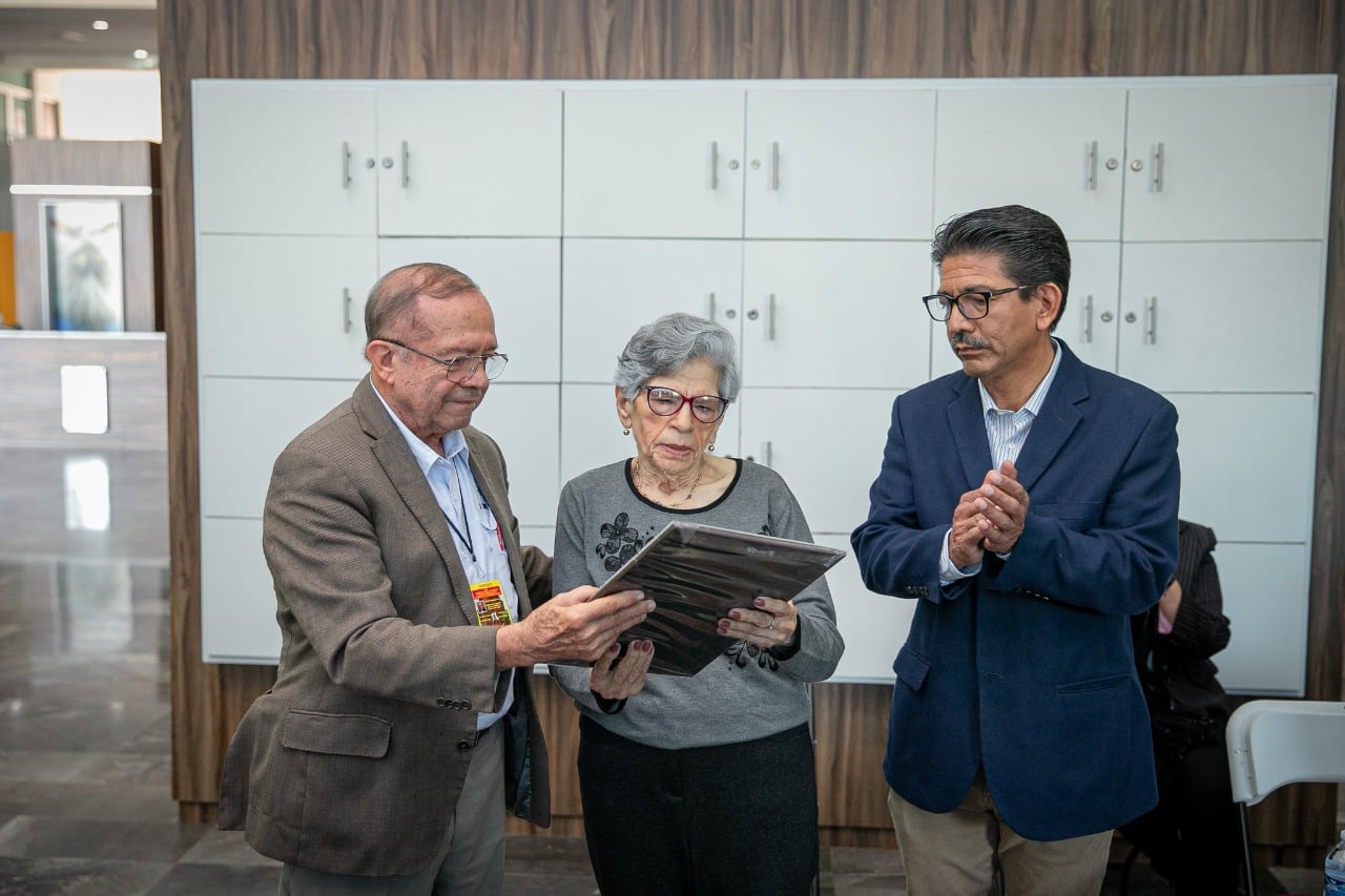 Don Manuel no ha muerto, vive porque sigue presente en sus obras