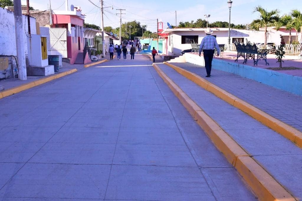 Estrenan su calle pavimentada en San Francisquito 00