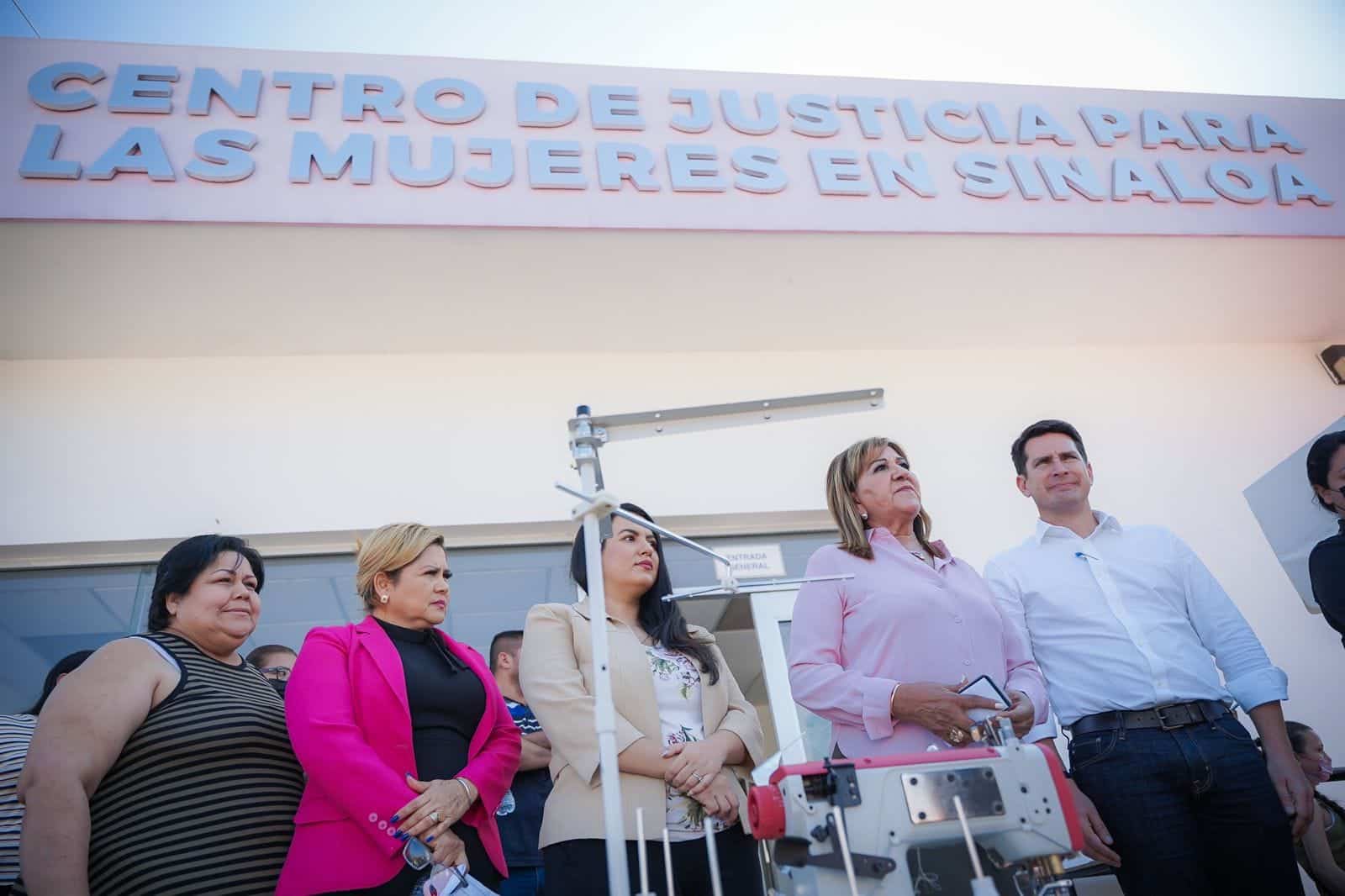 Familiares de policías caídos reciben apoyos en equipamiento para emprender sus pequeños negocios