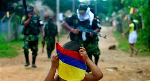 Guerrilla en Colombia confina a más de 100 mil personas, alertan