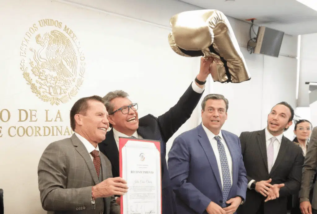 ¡Bien merecido! Senado de la República reconoce trayectoria del boxeador sinaloense, Julio César Chávez 