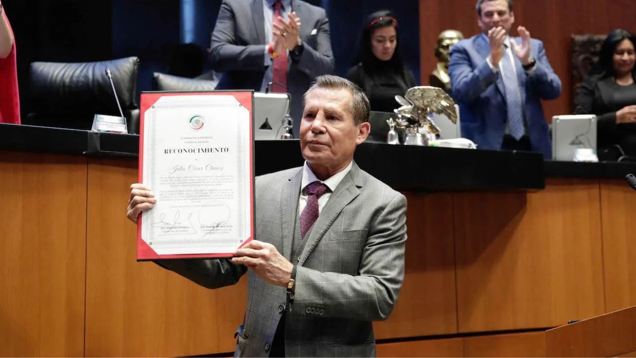 ¡Bien merecido! Senado de la República reconoce trayectoria del boxeador sinaloense, Julio César Chávez