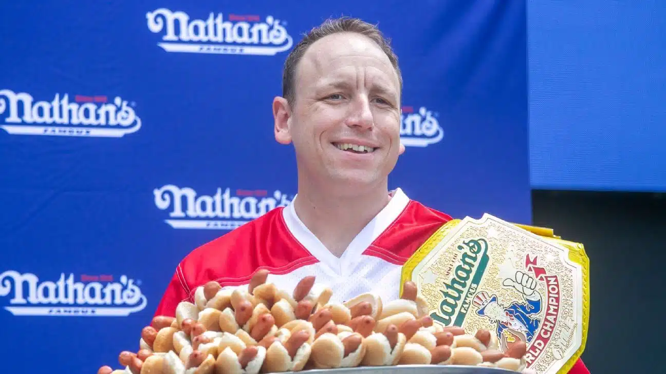 La historia de Joey Jaws Chestnut, el hombre que comió 63 hot dogs en 10 minutos