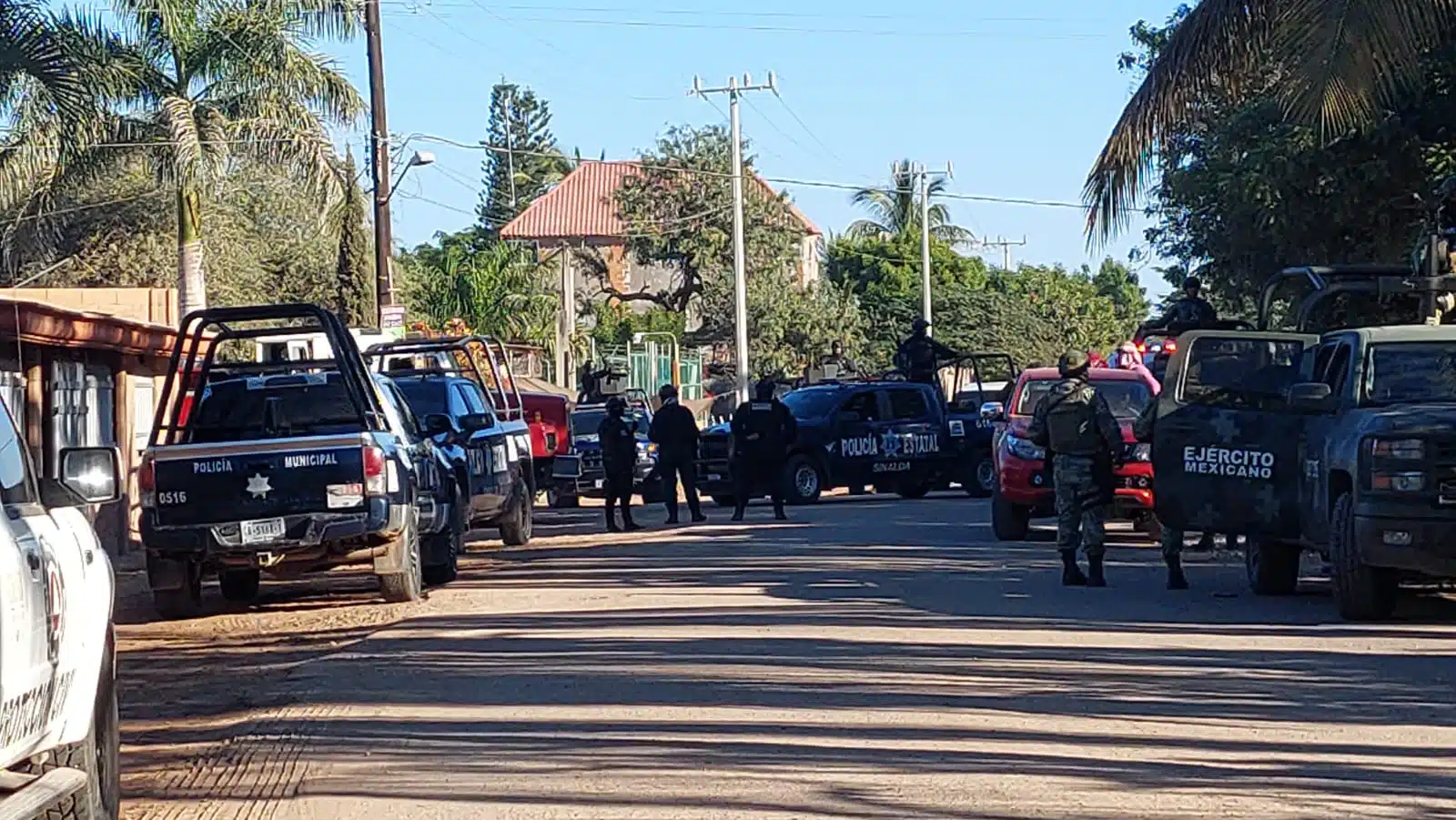 Lanzagranadas cuernos de chivo Policía Estatal Ejército grupo armado Culiacán