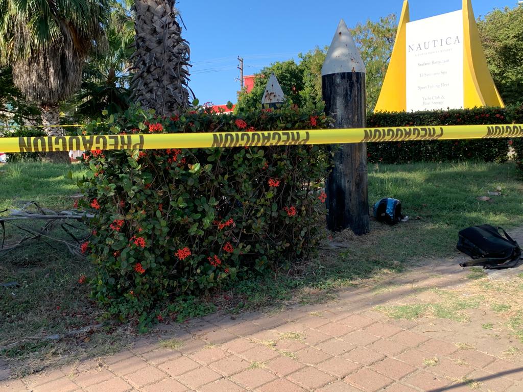 Muere motociclista tras impactarse contra un letrero