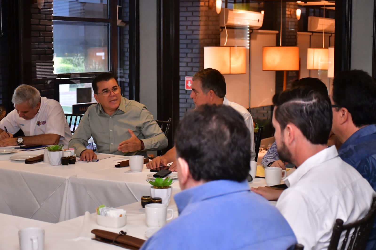 Municipio y líderes camarales van por un plan integral de movilidad en Mazatlán (5)
