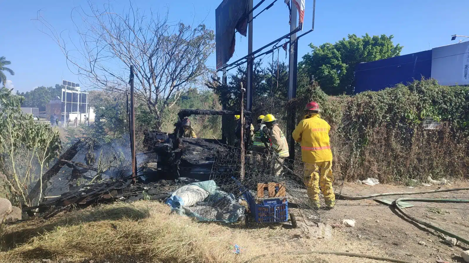 No cesan incendios en lotes baldíos de Mazatlán; 15 solamente este fin de semana (4)