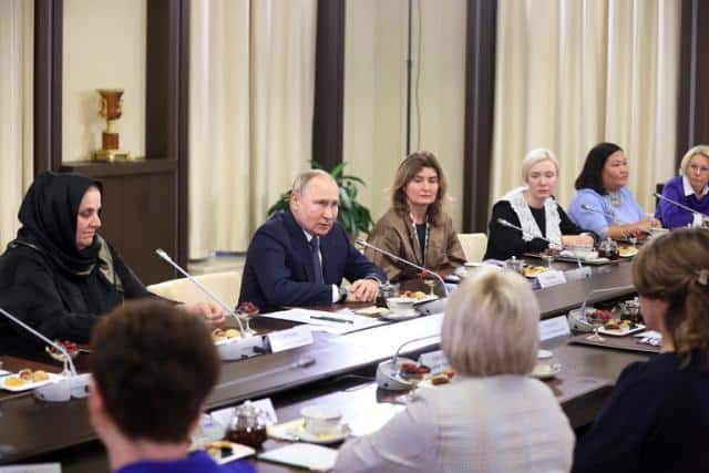 Putin y madres de soldados