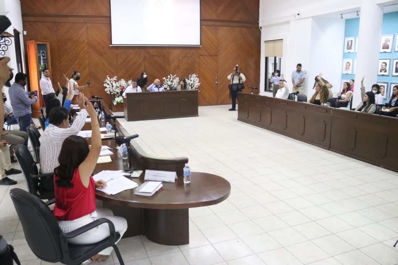 Regidor panista de Mazatlán cuestiona si funcionarios morenistas son obligados a ir a marcha de AMLO