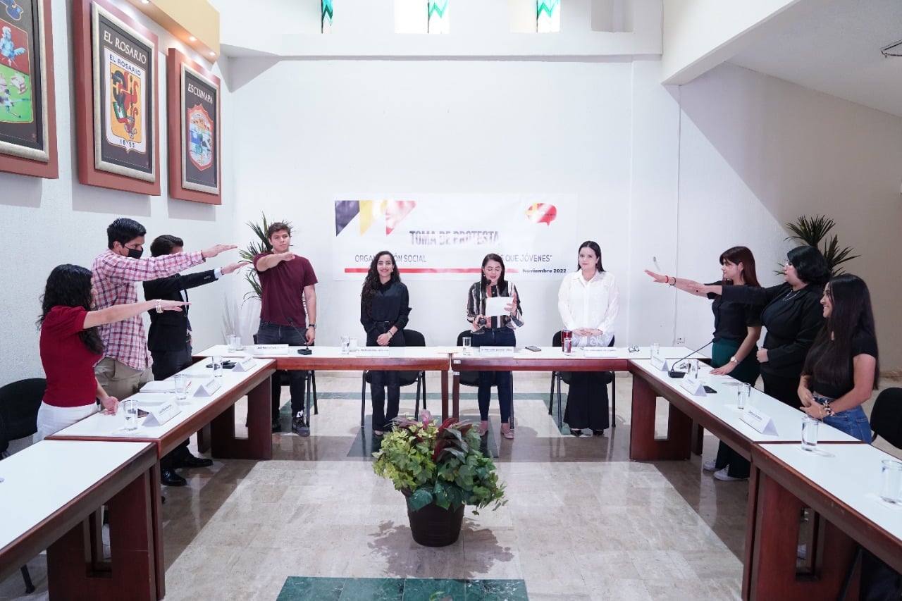 Rinden protesta integrantes de la organización “Más que jóvenes