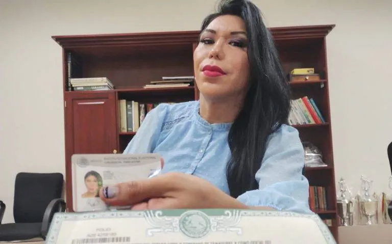 Roxana se convierte en la primer mujer trans en impartir clases en Tamaulipas