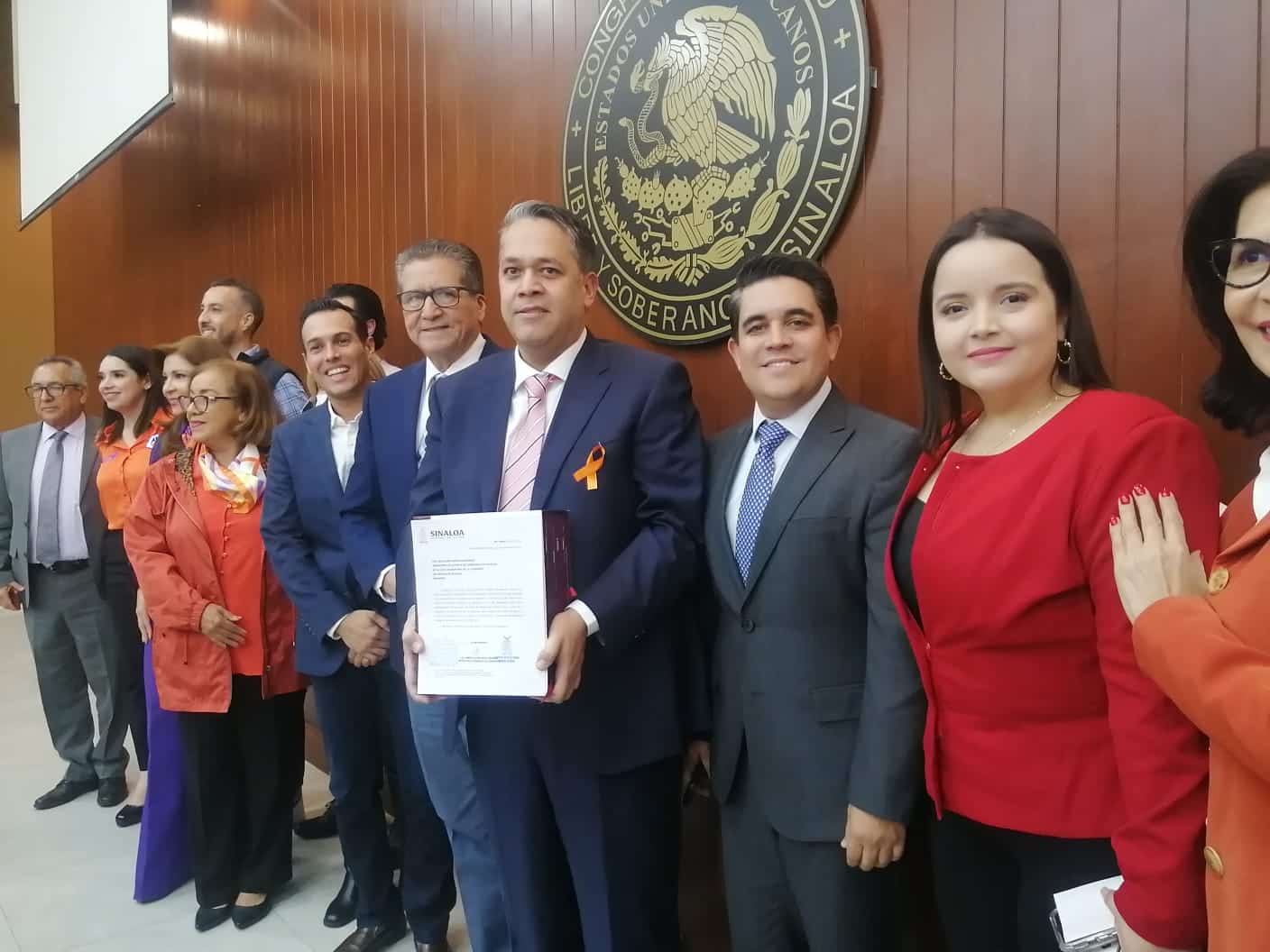SAyF entrega iniciativa al Congreso