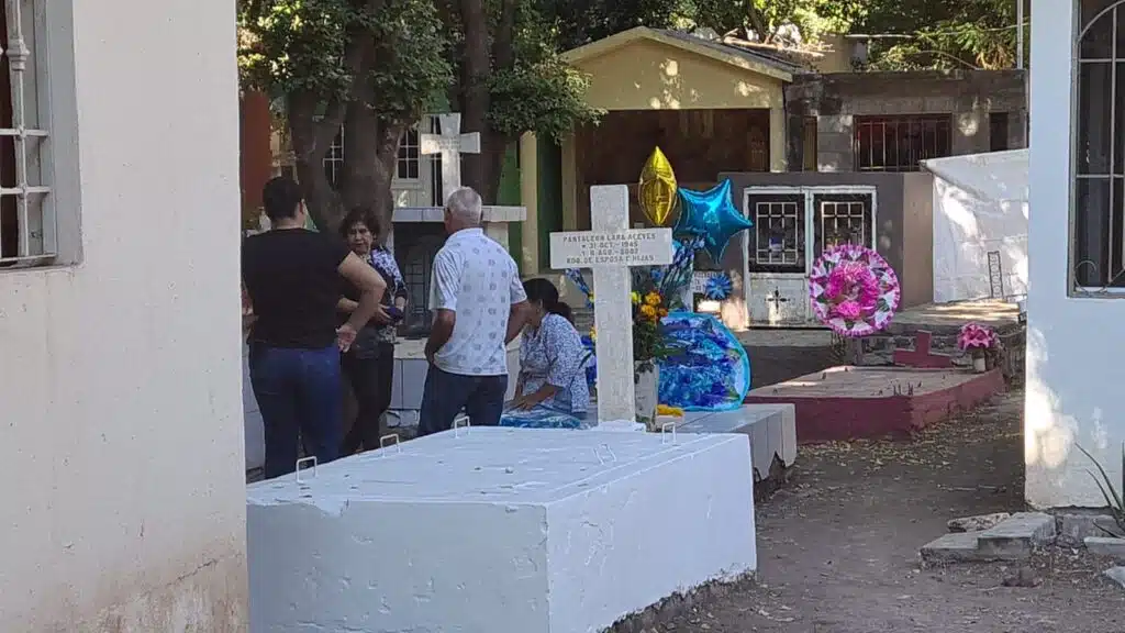 Saldo blanco en Guamúchil durante el Día de Muertos