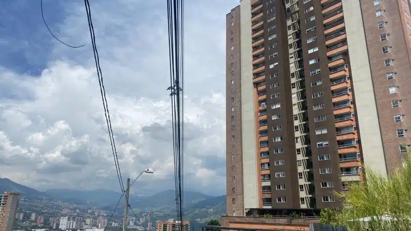 Se lanzó de un edificio con bebé en brazos tras enterarse de una enfermedad terminal