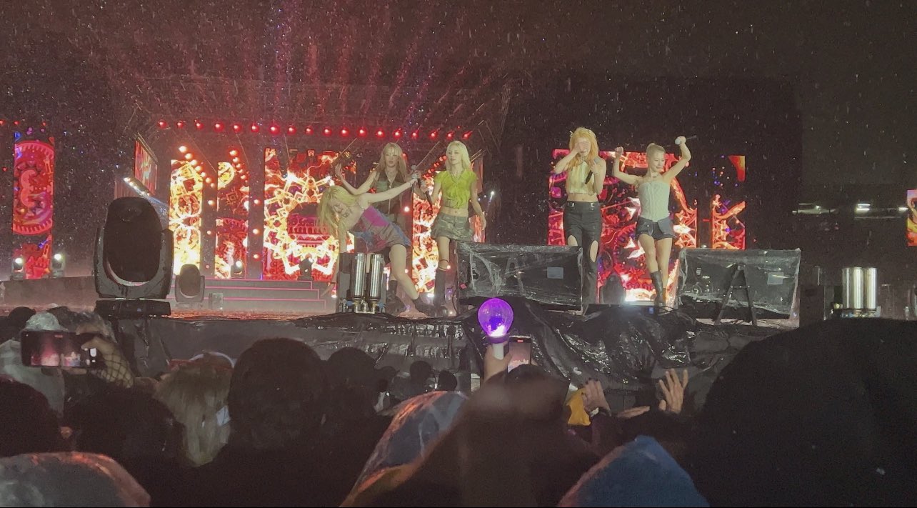 Shuhua de GIDLE sufre caída en Music Bank Chile