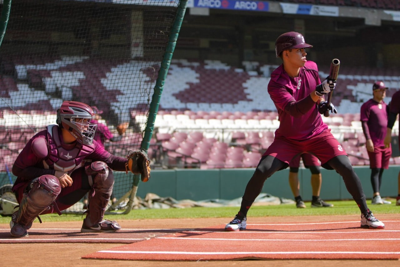 Tercia de peloteros del Club Tomateros de Culiacán