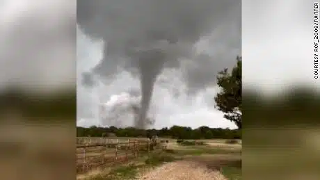 15 tornados en texas