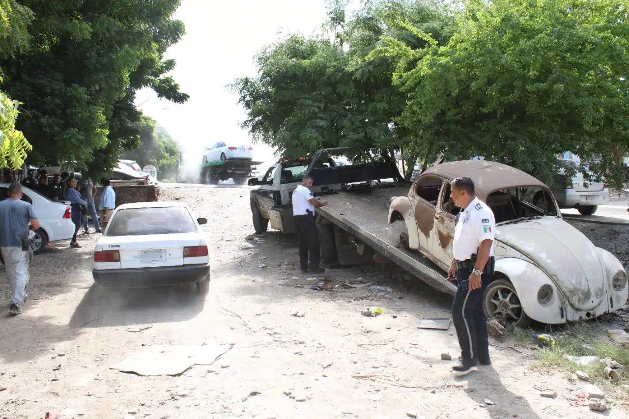 Vehículos abandonados en calles de Mazatlán se van a la pensión