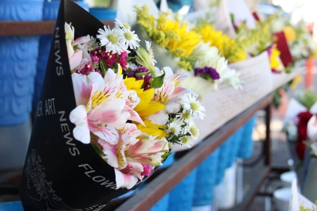 ¡Buenos números! Celebración a los fieles difuntos reactiva la venta de flores en Mazatlán