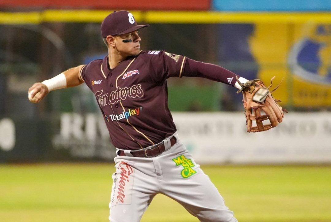 ¡Gran juego! Cuadrangular de dos carreras define juego entre Tomateros y Mayos