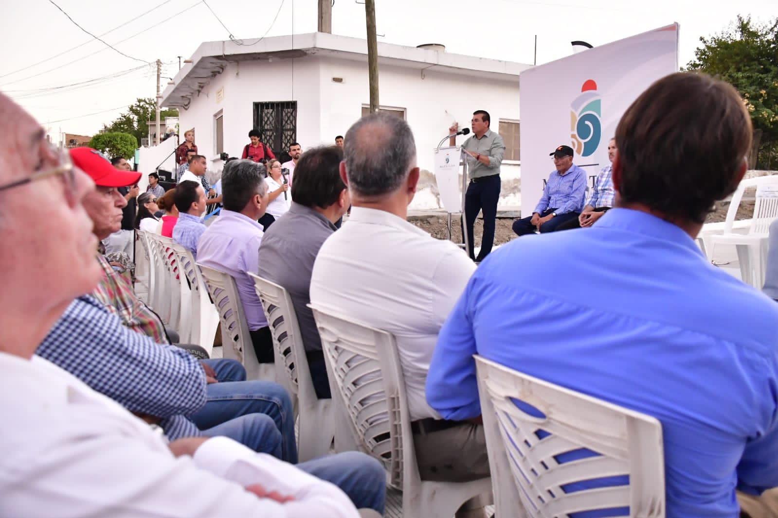 Atienden a colonos de la Juárez, fundada hace 70 años, reciben obras de pavimentación