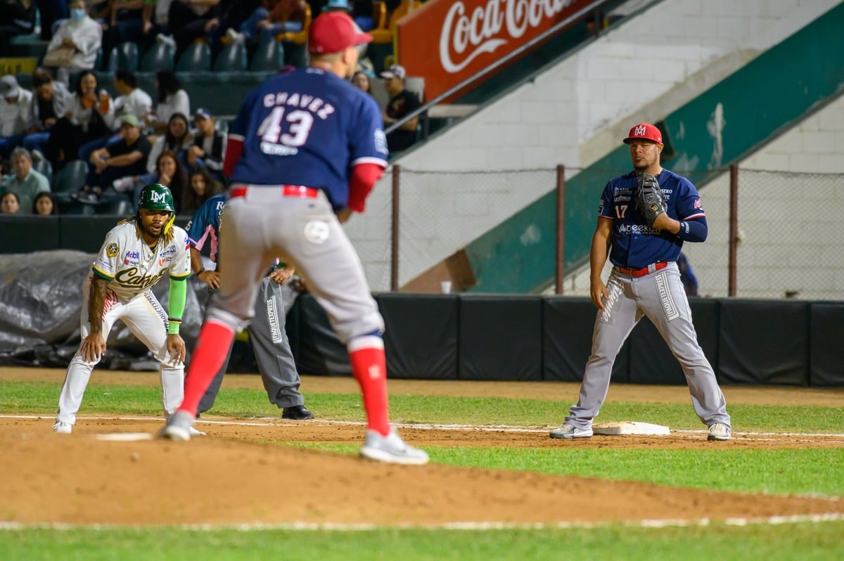 ¡De locura! Con triple se decide en 11 innings juego entre Águilas y Cañeros