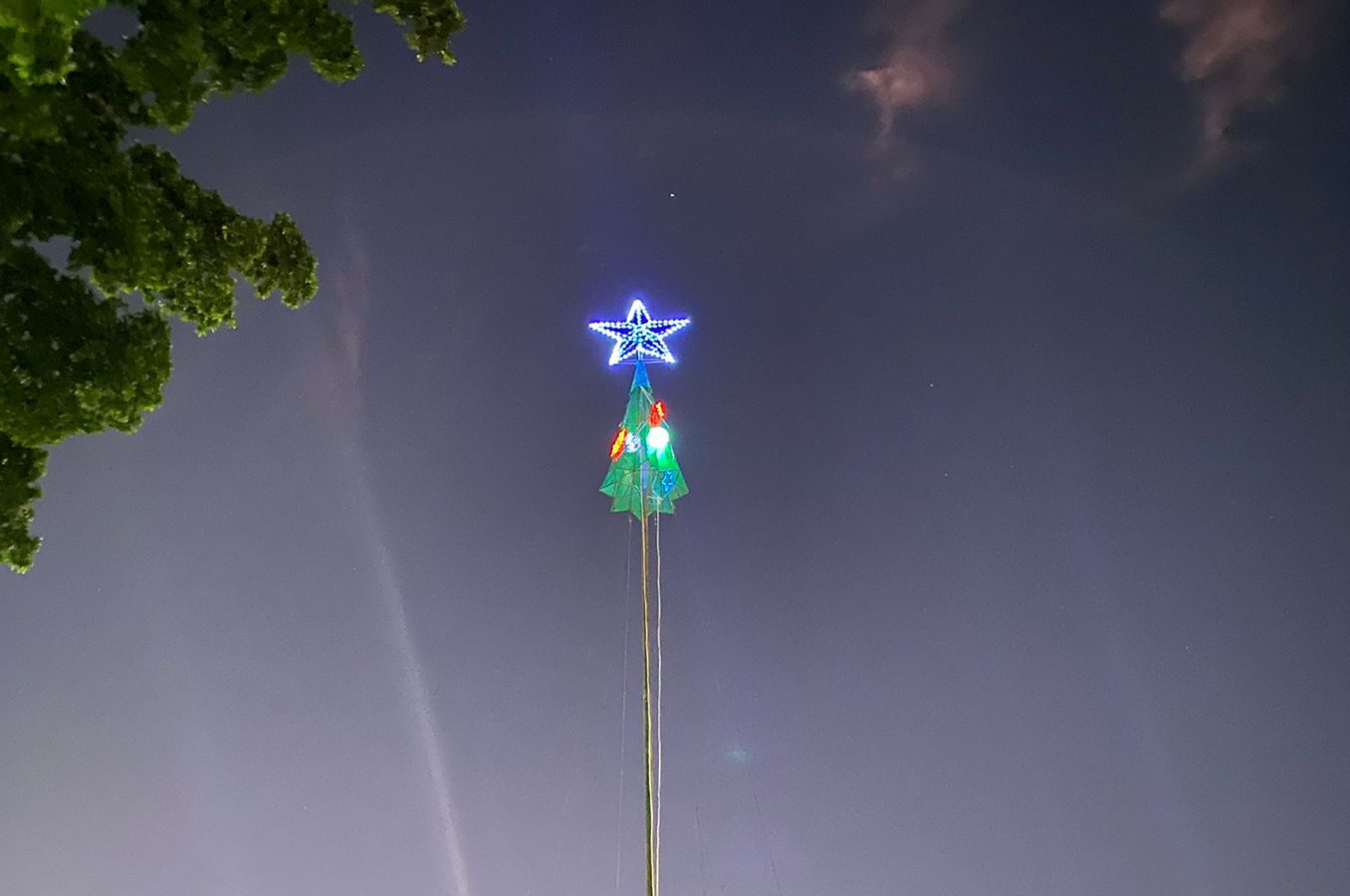 ¡La estrella de Belén ya ilumina Los Mochis! Autoridades de Ahome encienden estructura navideña