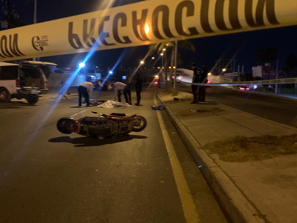 Video: Motociclista derrapa y muere sobre Libramiento Luis Donaldo Colosio