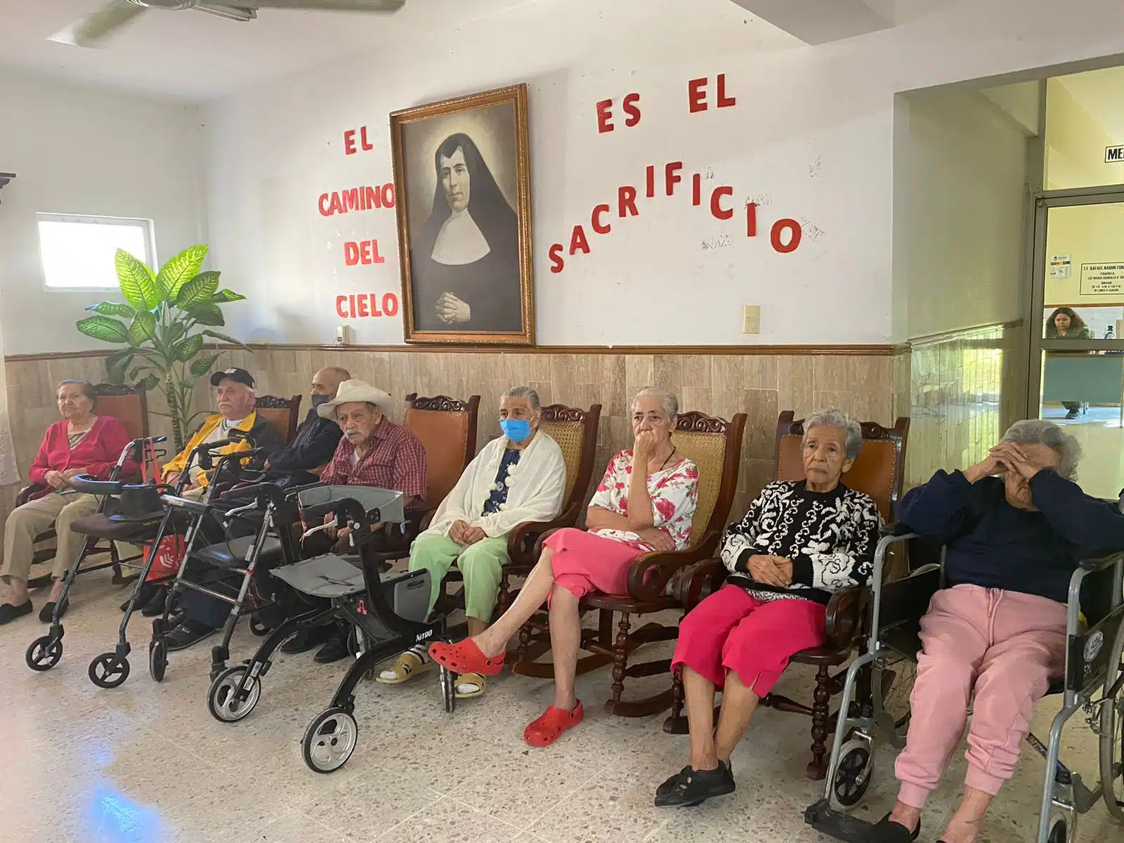Adultos mayores del asilo María Auxiliadora son beneficiados con la campaña Retinopatía Diabética