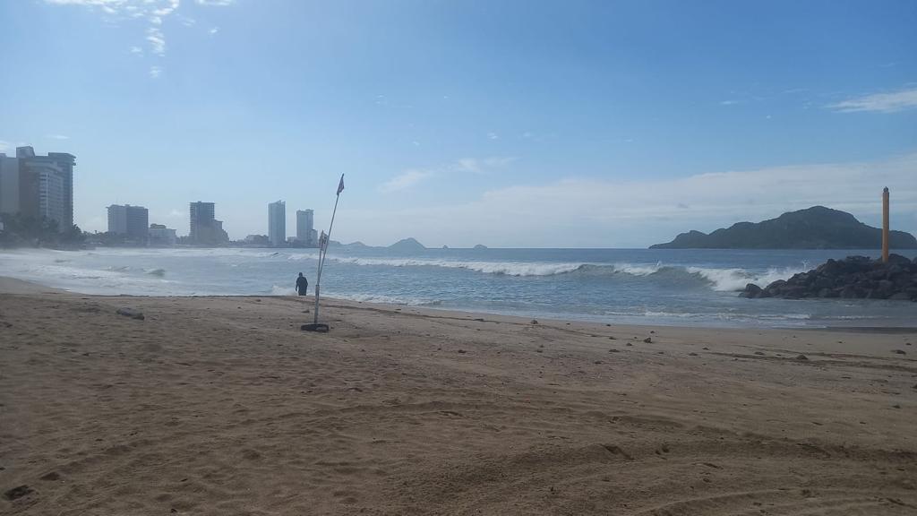 Mantarraya lesiona a turista canadiense en playa de Mazatlán