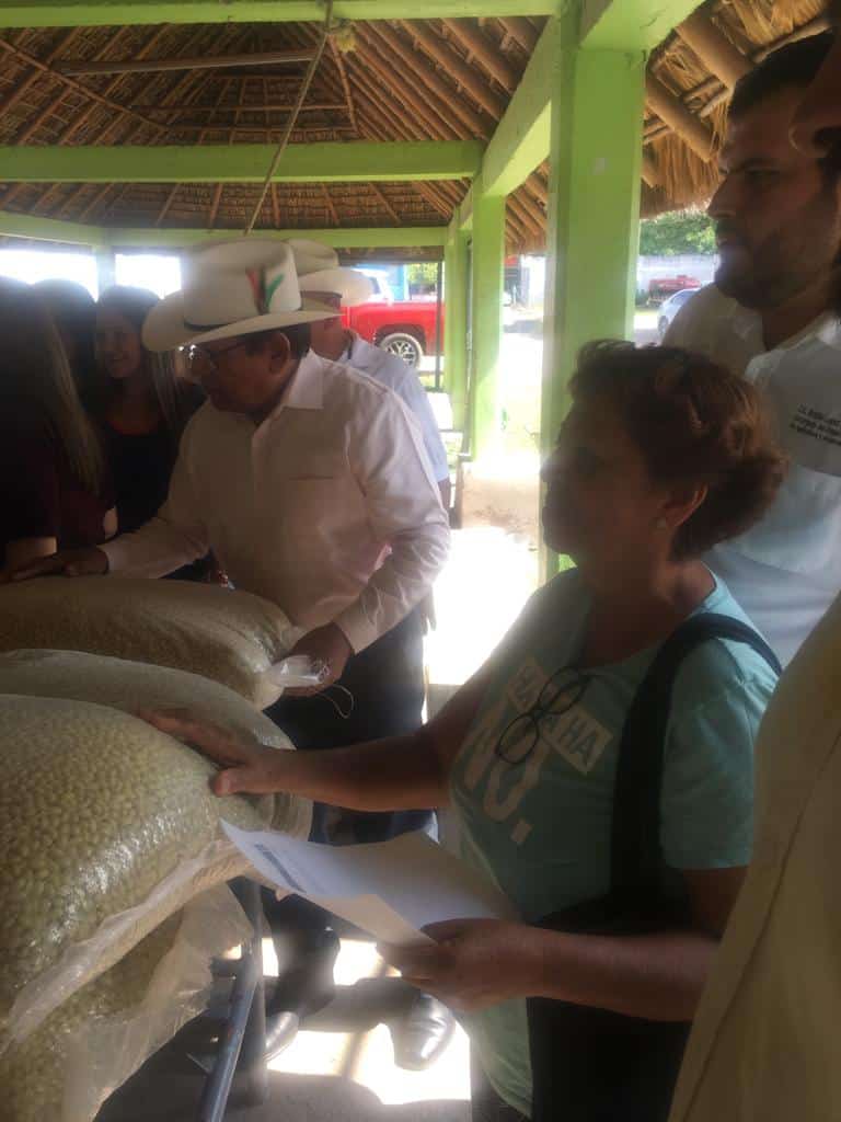 ¡A sembrar! Entregan 19 toneladas de semilla de frijol a productores de temporal en Escuinapa