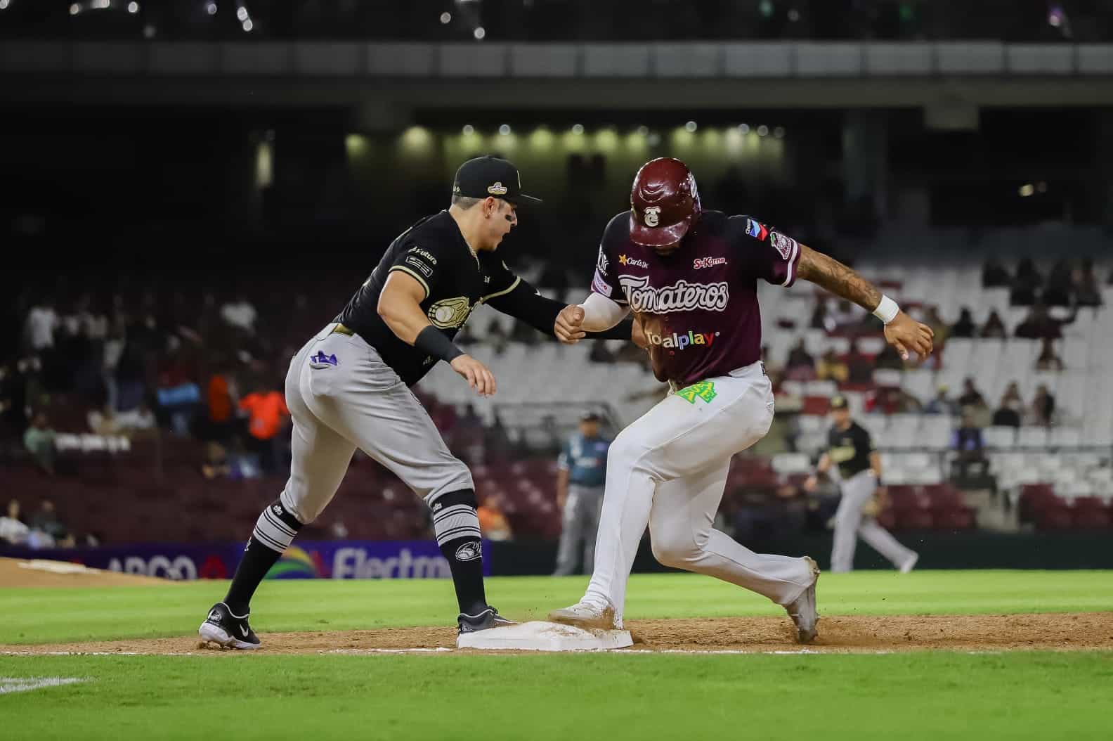 ¡Los madrugan! Tomateros no carbura en casa y pierden el primero ante Charros/ Fotos Jesús Verdugo