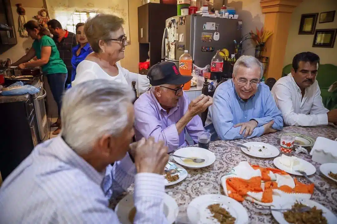 ¡Como en casa! Comparte gobernador Rocha el pan y la sal con habitantes del municipio de Sinaloa