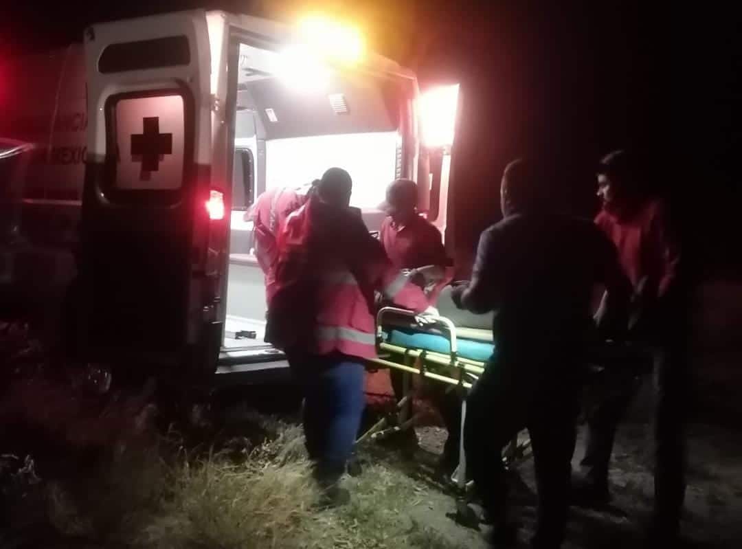 ¡Iba en motocicleta! Yosgar Edén se salió de la carretera y resultó lesionado en Guasave