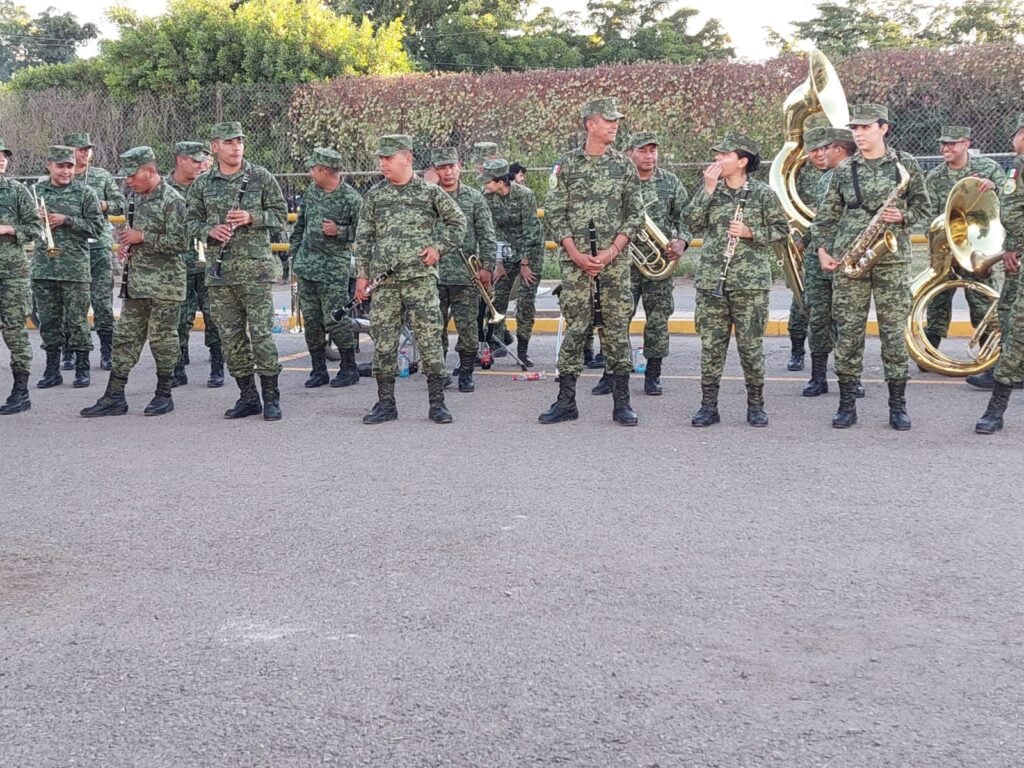 ¡Espectacular! Fuerza Aérea Mexicana corona serie militar de Algodoneros