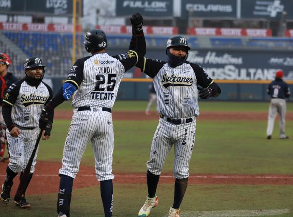 ¡Los barrieron! Sultanes luchó por no ser ‘sotanero’