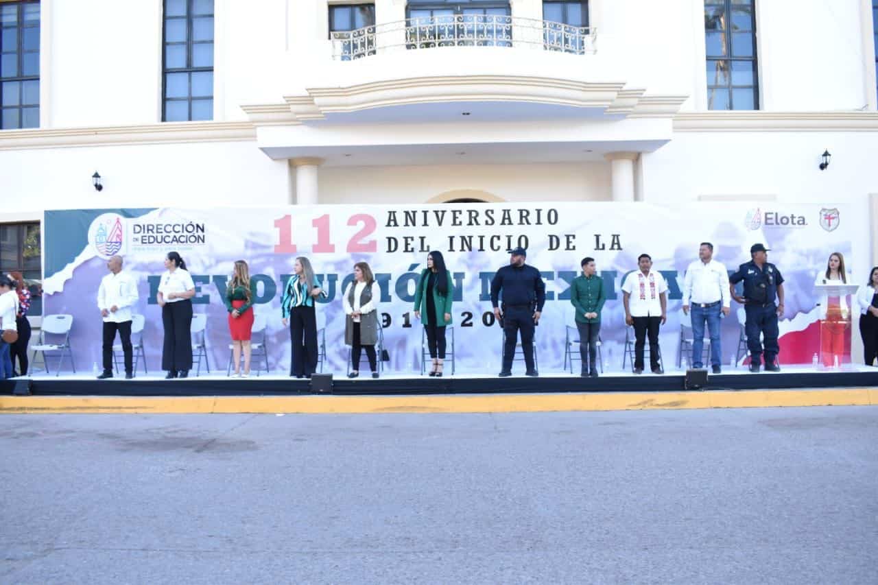 Más de mil 600 alumnos y docentes participan en desfile revolucionario de Elota