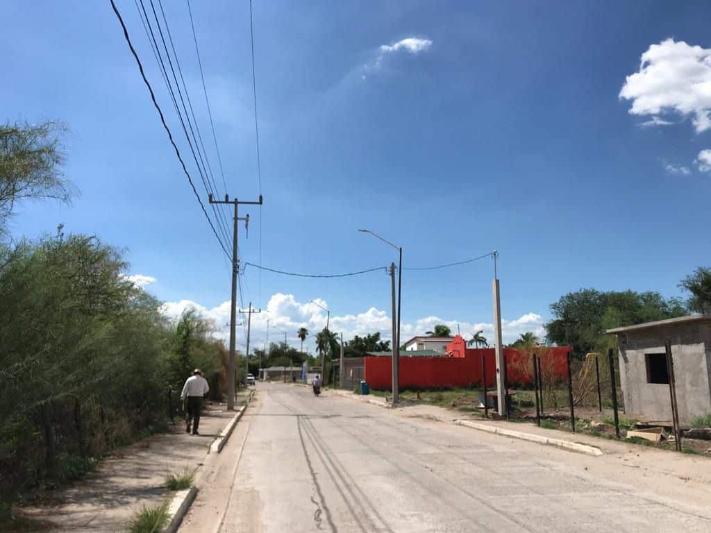 Autoridades de El Fuerte continúan realizando la ampliación de la red eléctrica en comunidades
