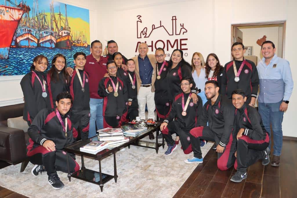 ¡En Ahome! Alcalde Gerardo Vargas recibe a paralímpicos y les respalda medallas con apoyos