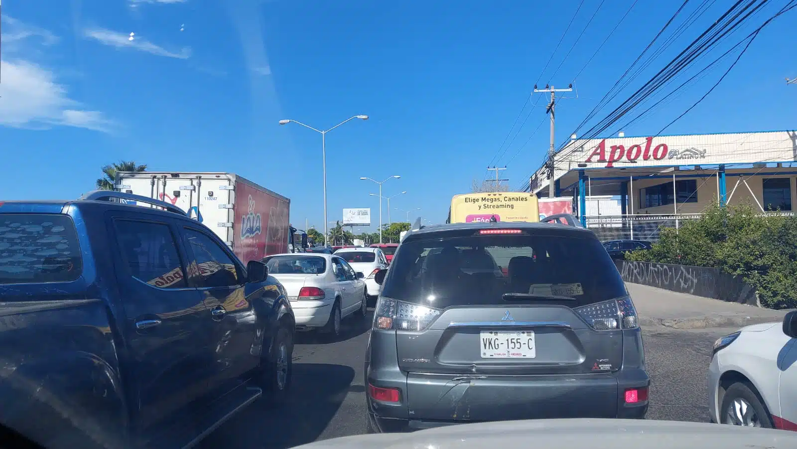 Hacen falta más avenidas, hay demasiados vehículos en la ciudad: Tránsito