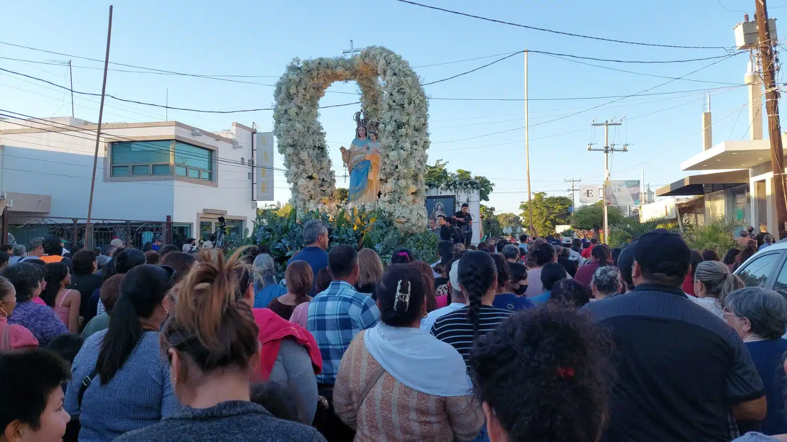 ¡Una bendición de amor! Baja Virgen del Rosario para bendecir a los guasavenses