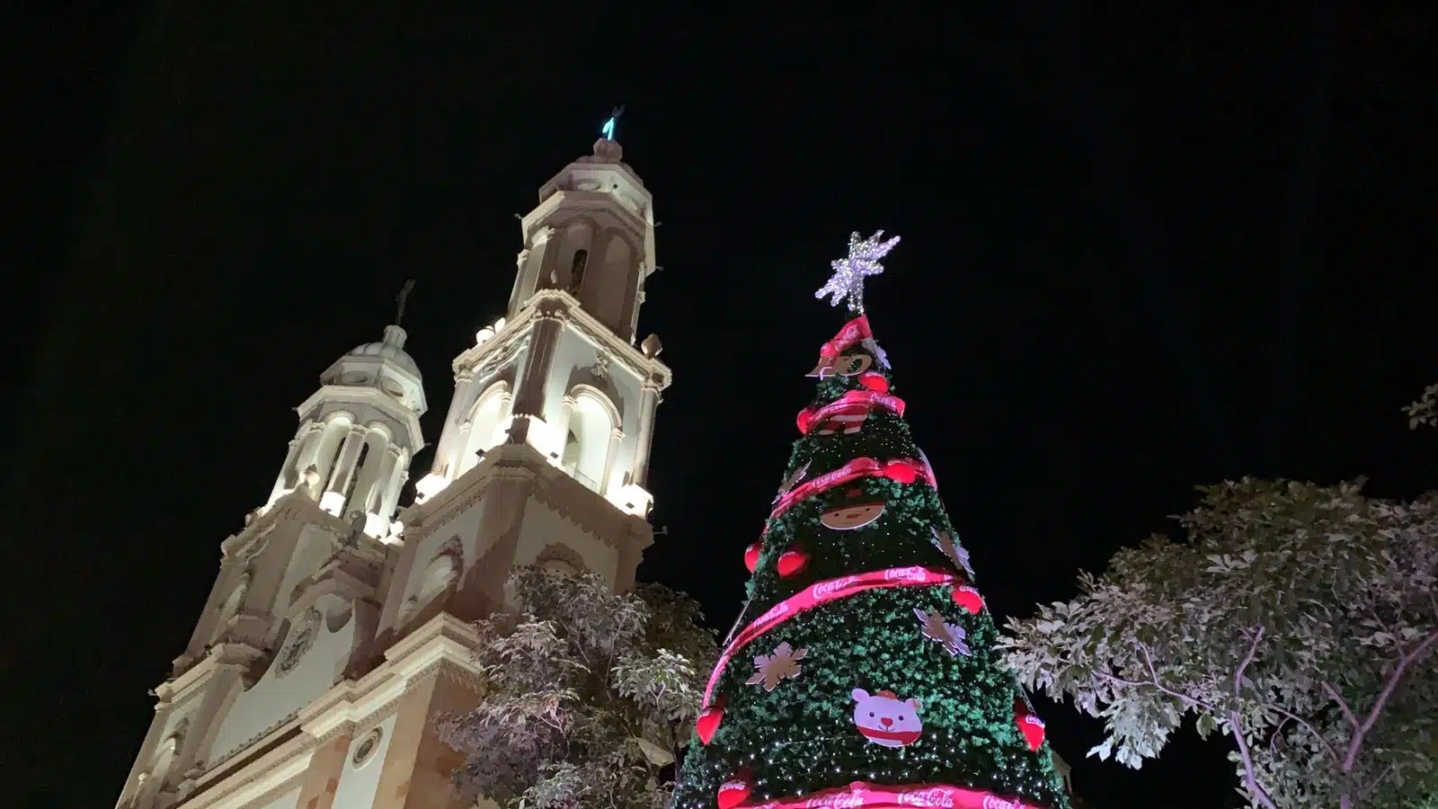 ¡Llegó la Navidad! Encienden el árbol de Navidad en Culiacán