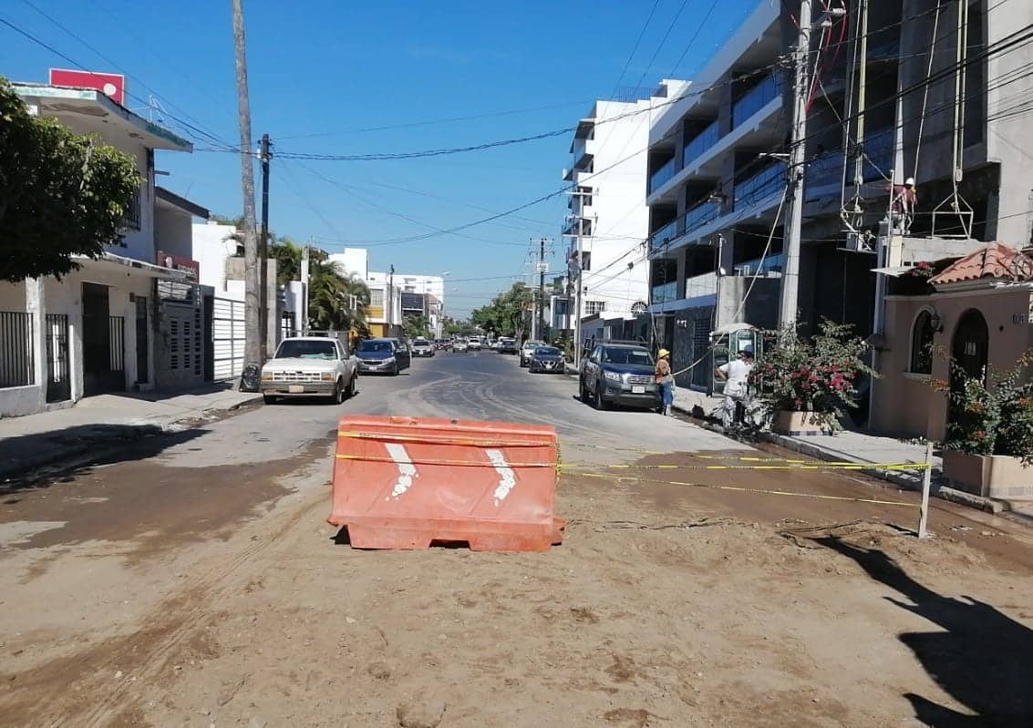 Reparan socavón en la colonia Palos Prietos y abren parcialmente la circulación vehicular