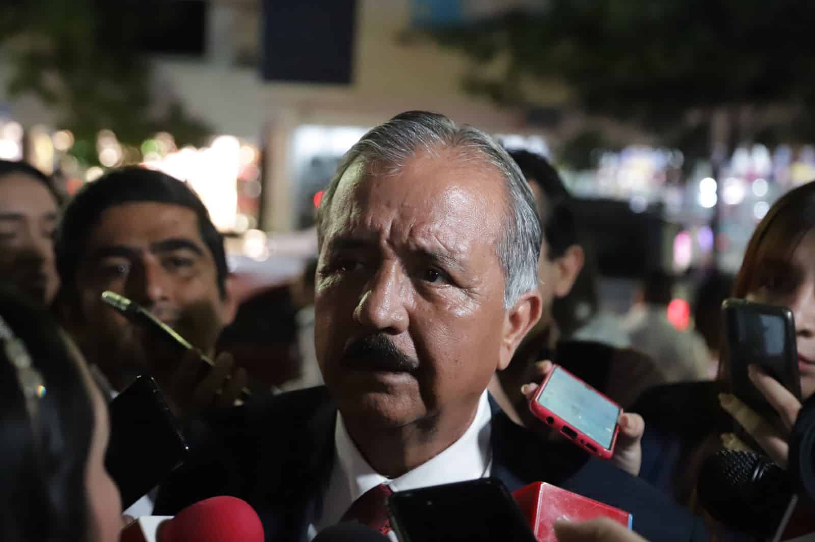 Llega Jesús Estrada Ferreiro al Primer Informe de Juan de Dios Gámez Mendívil