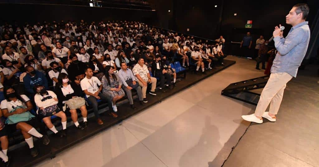 conferencia Lo posible de lo imposible interactiva por Érick Alberto Martínez Suriano