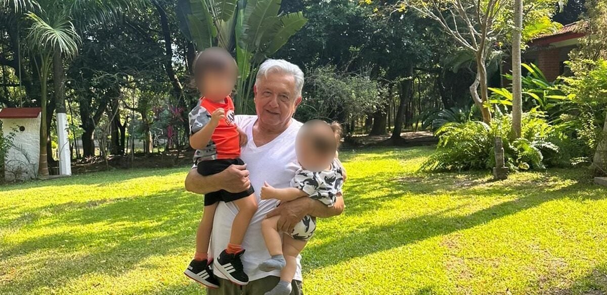 AMLO y sus nietos