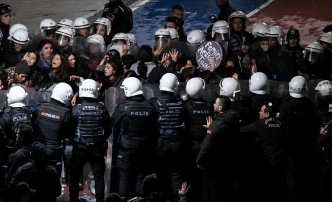 Marchas 25 en Estambul